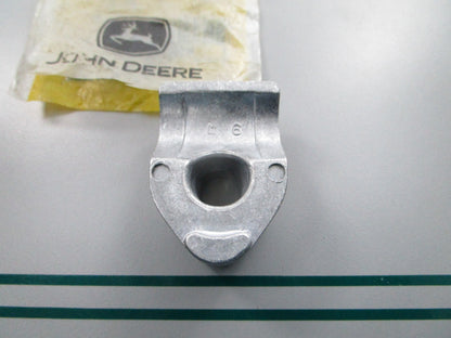 NEW OEM R26748 John Deere Diameter Block Clamp 0810