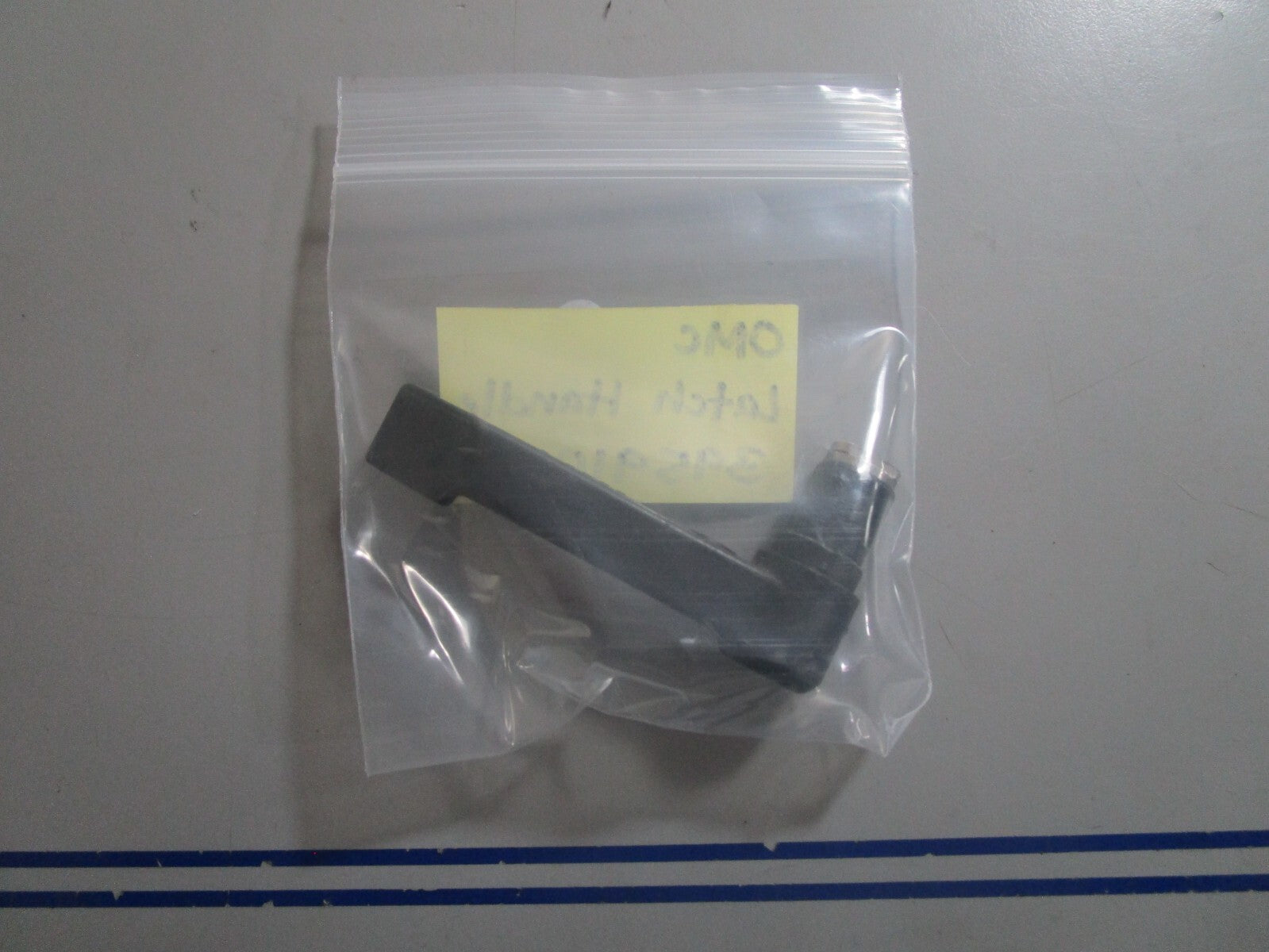 *NEW OEM* 0810 OMC Johnson Evinrude Latch Handle 395910 0395910