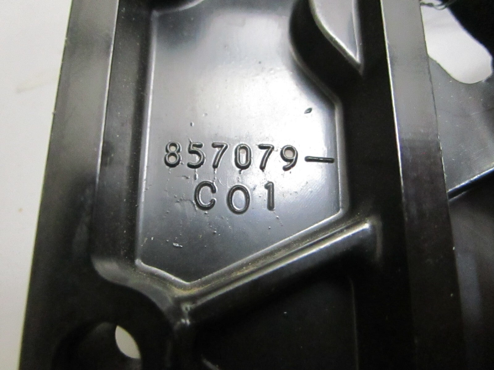 *NEW OEM* 0820 Mercury Quicksilver Exhaust Cover 857079A1 857079-C01