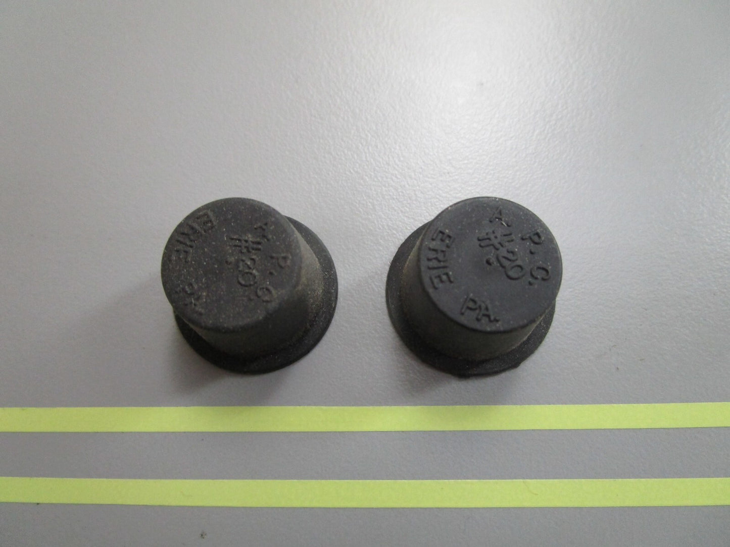 *NEW OEM* (LOT OF 2) 0810 OMC Johnson Evinrude Plug 318173 0318173