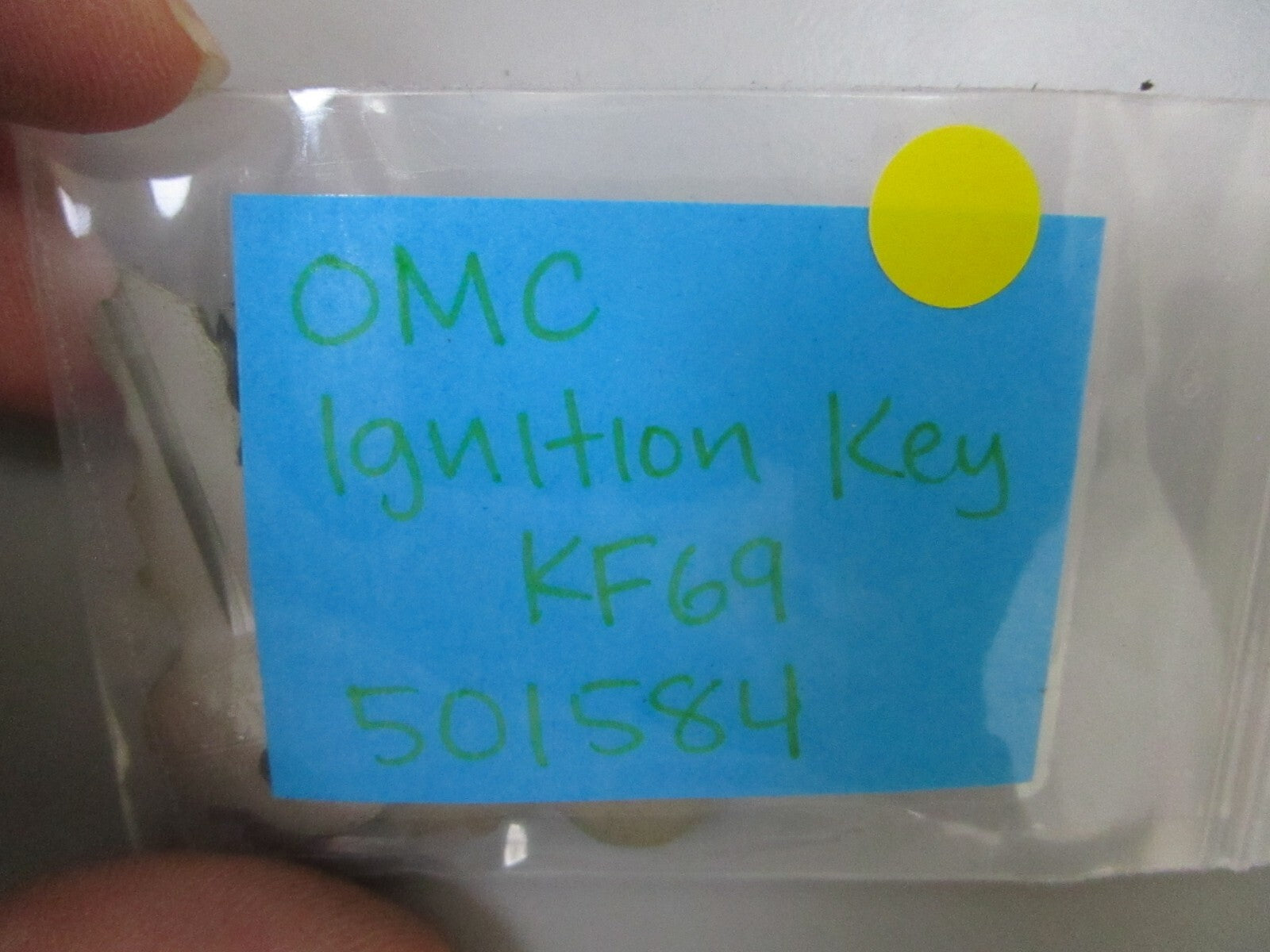 *NEW OEM* 0810 OMC Johnson Evinrude Ignition Key KF69 501584 0501584