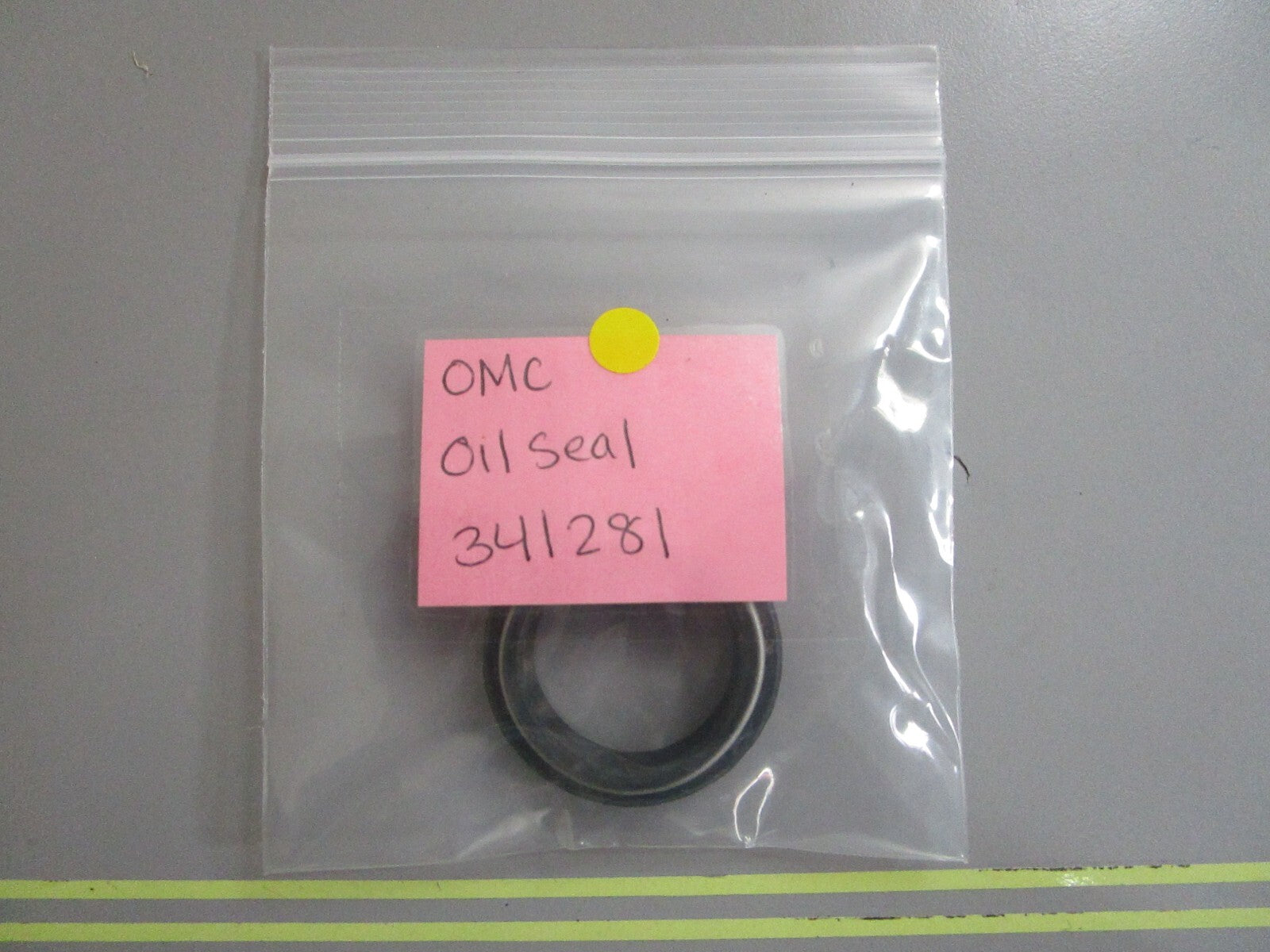 *NEW OEM* (LOT OF 5) 0810 OMC Johnson Evinrude Oil Seal 341281 0341281