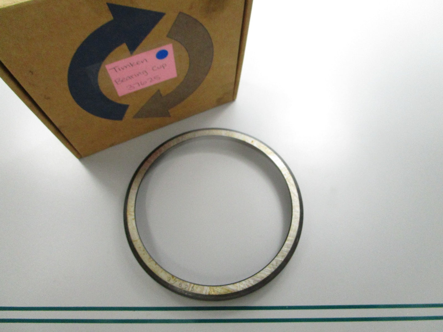 NEW 37525 Timken Bearing Cup 0810