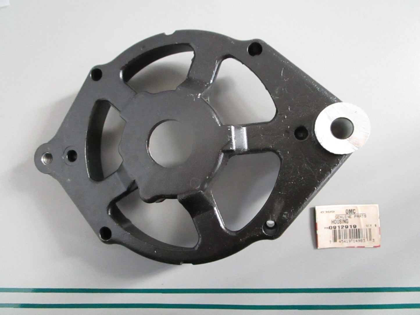 NEW OEM 912919 0912919 OMC Johnson Evinrude Housing 0820