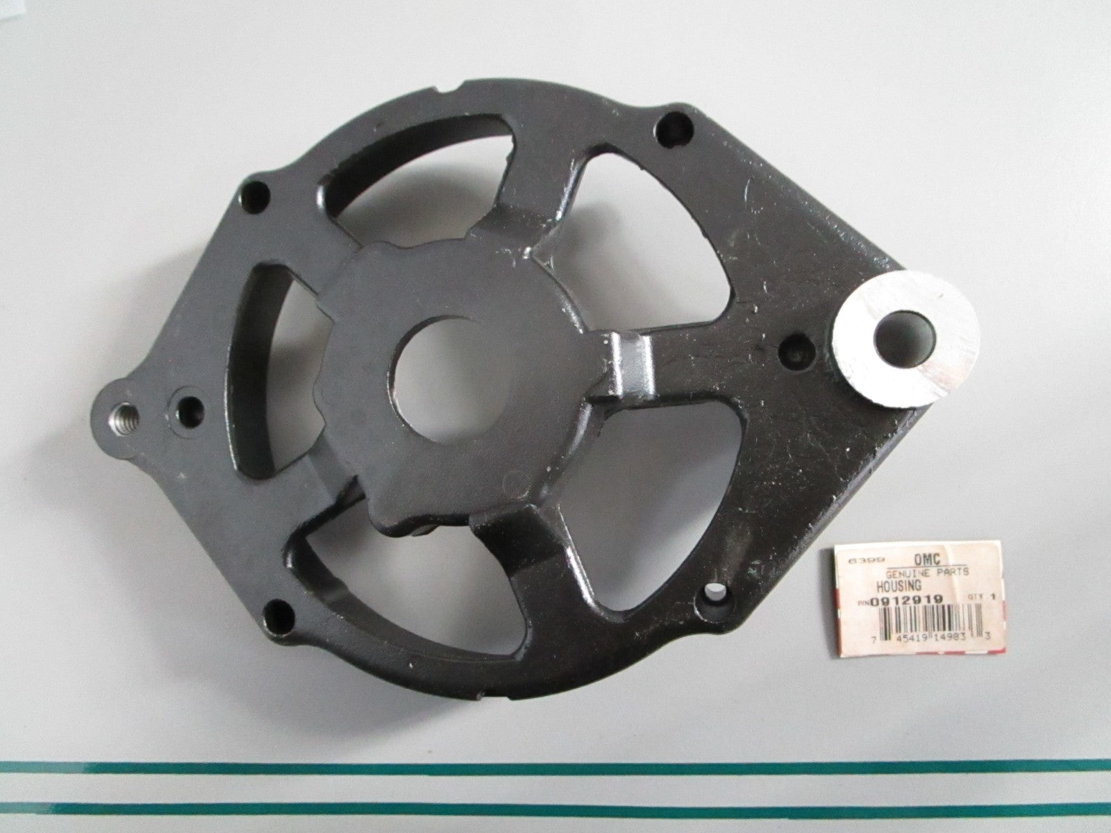 NEW OEM 912919 0912919 OMC Johnson Evinrude Housing 0820
