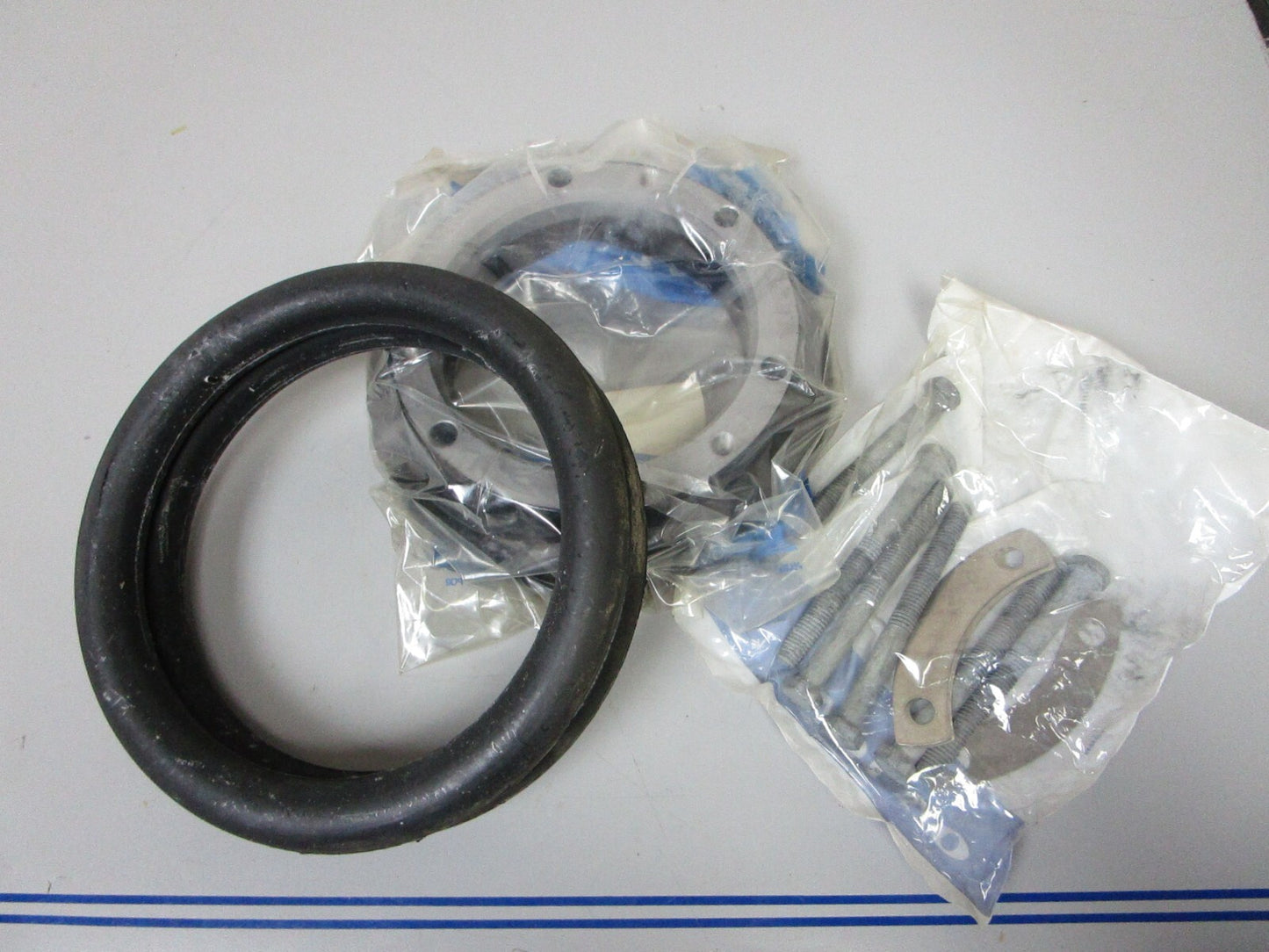 *NEW OEM* 0720 Volvo Penta Clamp Ring Kit 854315