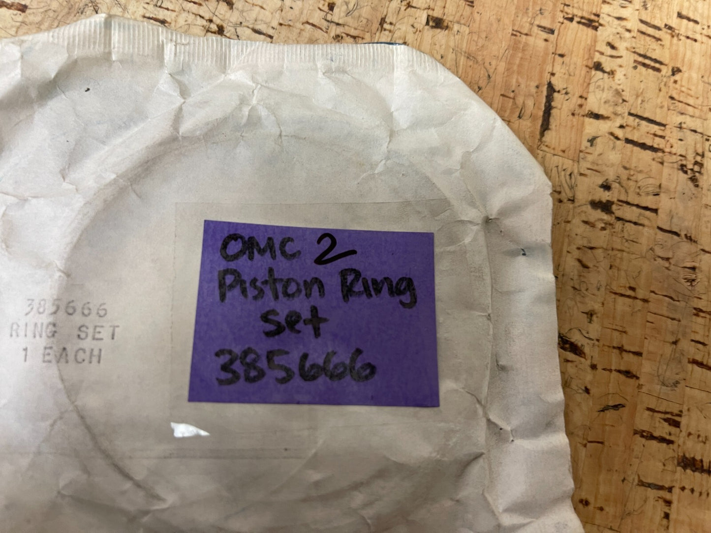 *NEW OEM* 0810 OMC Johnson Evinrude 2 Piston Ring Set 385666 0385666