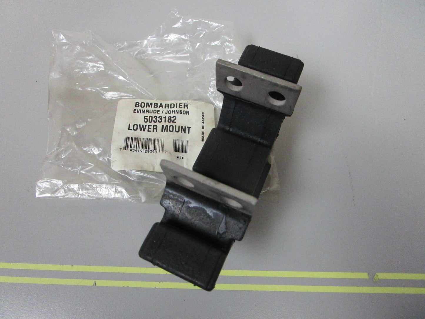 *NEW OEM* 0720 OMC Johnson Evinrude Lower Mount 5033182