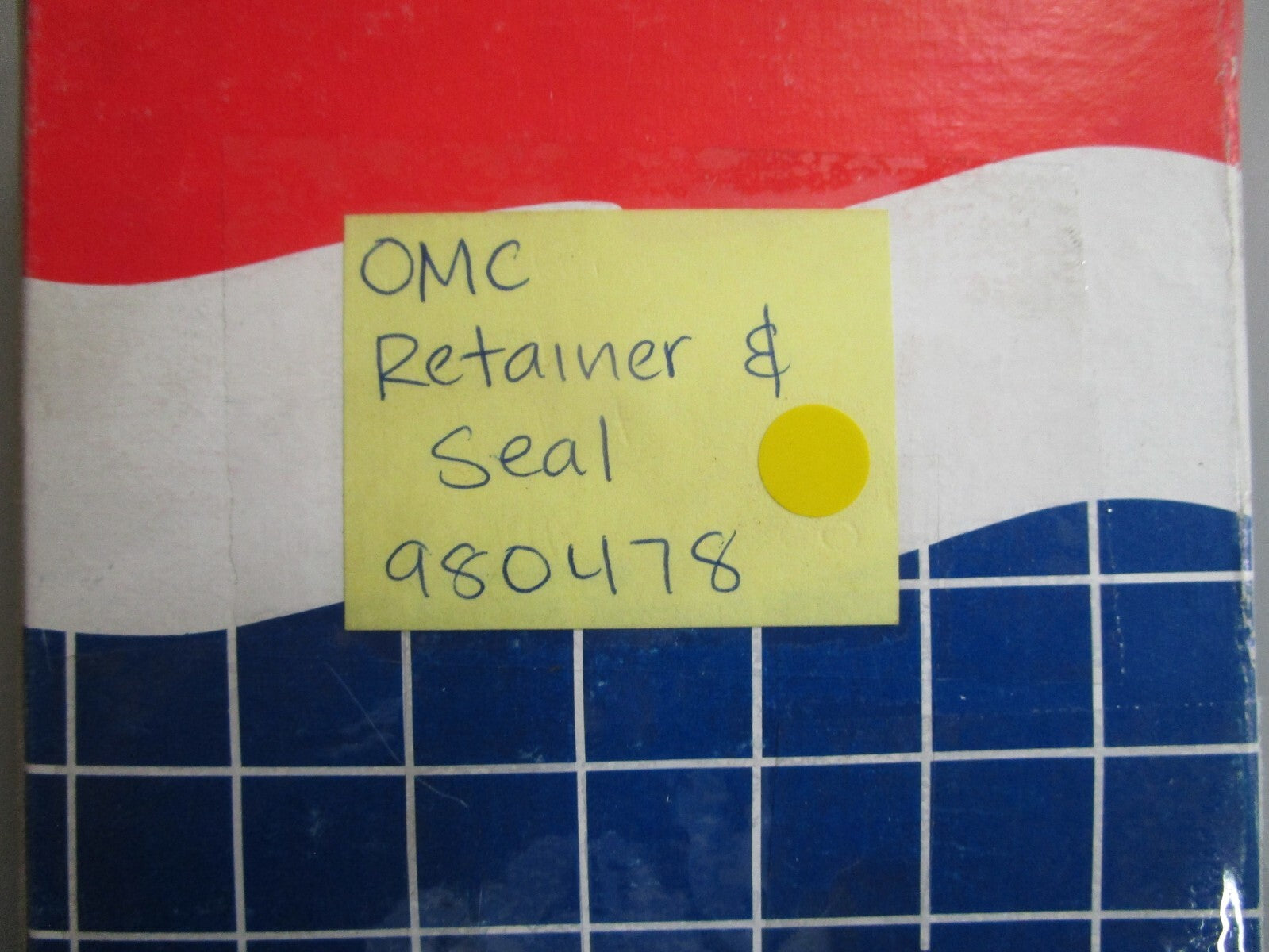 *NEW OEM* 0810 OMC Johnson Evinrude Retainer & Seal 980478 0980478