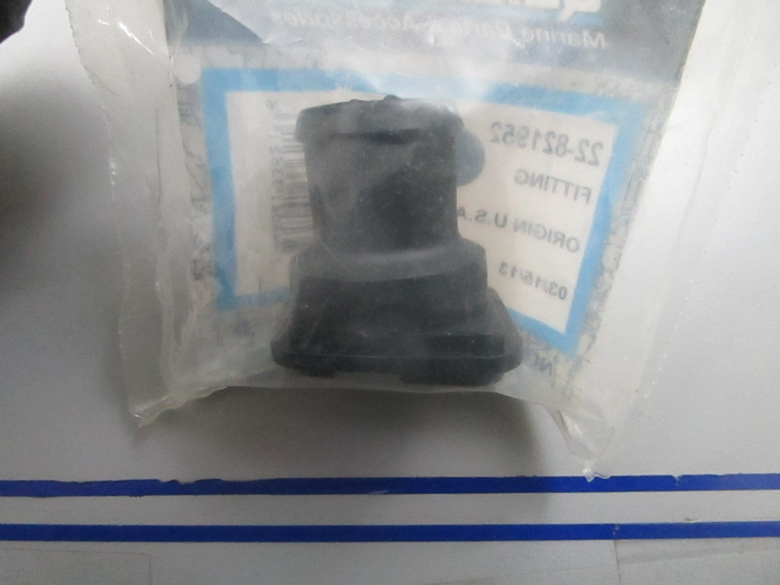 *NEW OEM* 0810 Mercury Quicksilver Fitting 22-821952