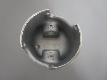 NEW 3011P3 Wiseco Piston kit For: OMC 0820
