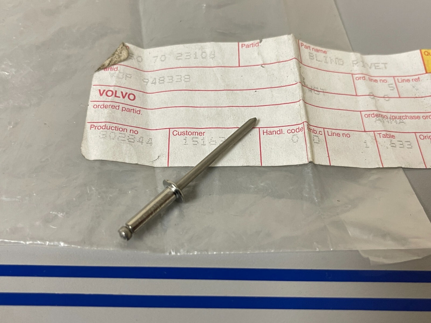 *NEW OEM* 0810 Volvo Penta Rivet 948338