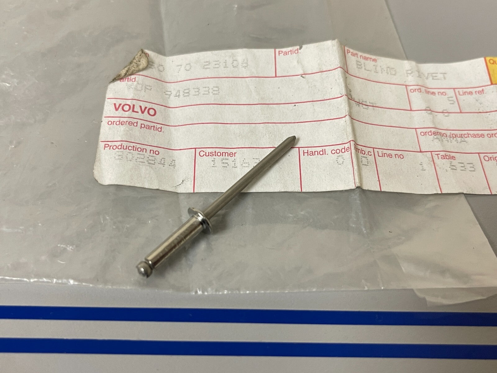 *NEW OEM* 0810 Volvo Penta Rivet 948338