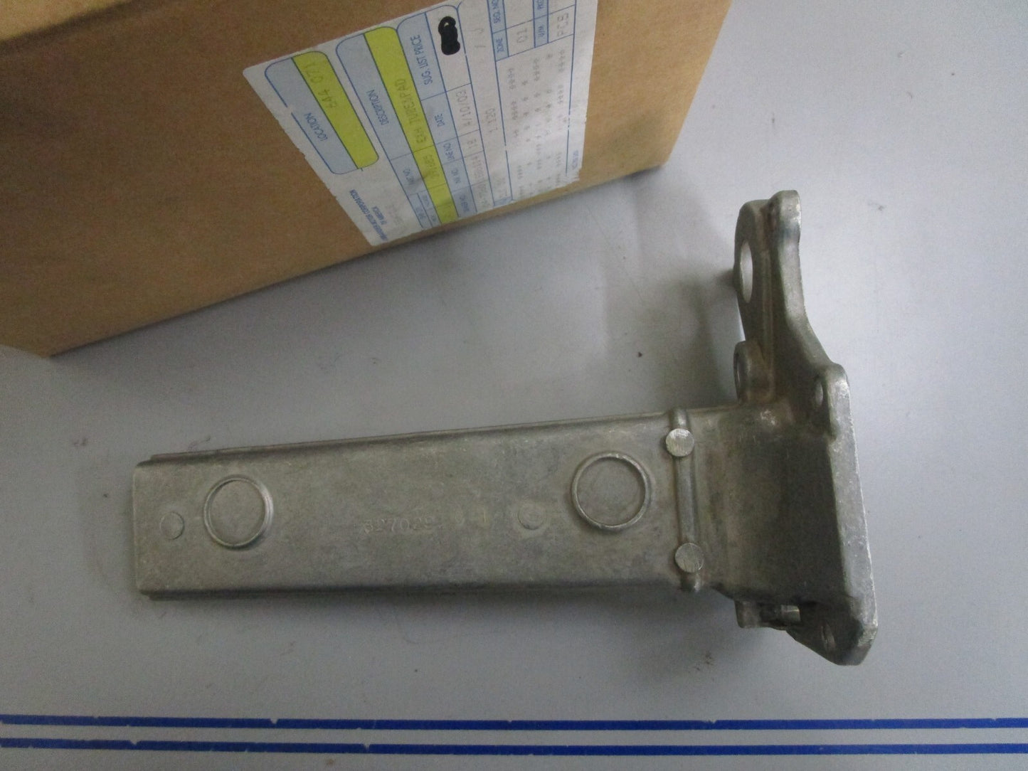 *NEW OEM* 0820 OMC Johnson Evinrude Exhaust Tube 391685 0391685 327029