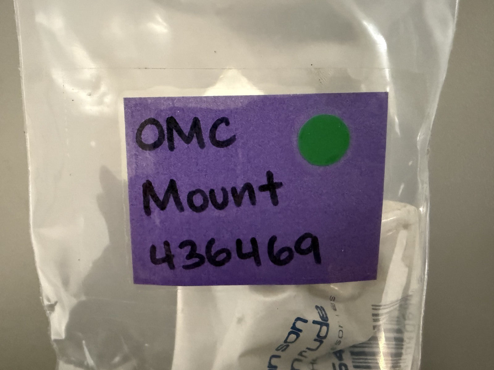 NEW OEM 436469 0436469 OMC Johnson Evinrude Mount 0820