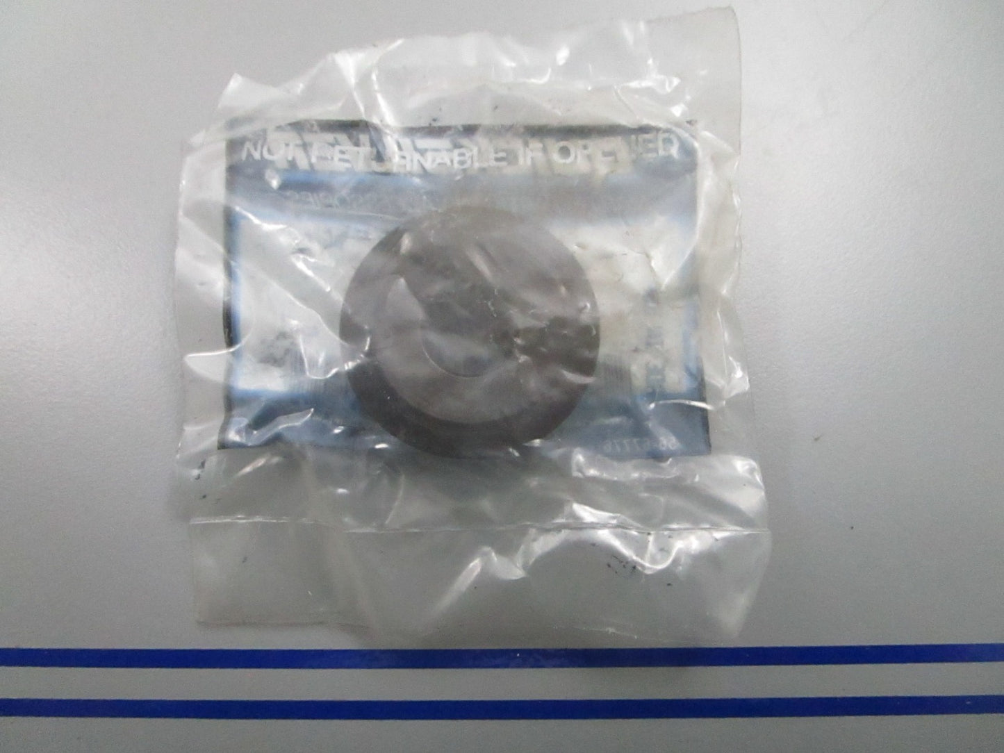 *NEW OEM* 0810 Mercury Quicksilver Valve Retainer 42303