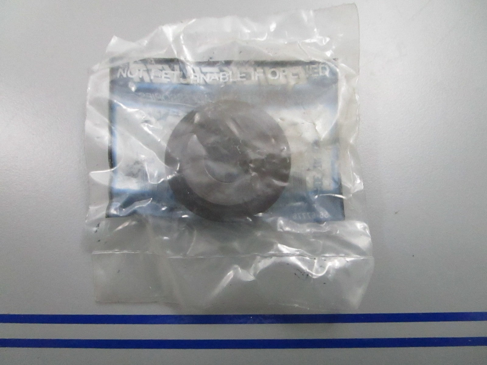 *NEW OEM* 0810 Mercury Quicksilver Valve Retainer 42303