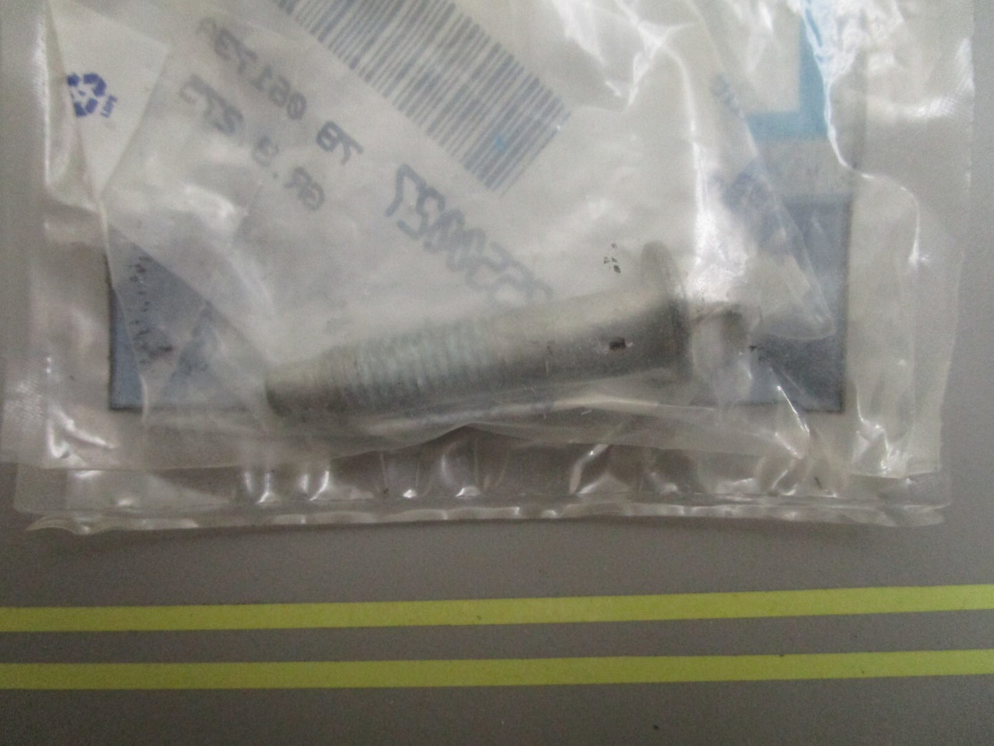 *NEW OEM* 0810 Mercury Quicksilver Bolt 10-835004