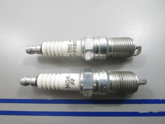 *NEW* (LOT OF 2) 0810 NGK Spark Plug TR5