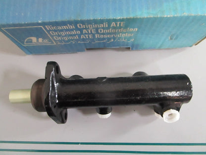 NEW OEM 0024309301 Mercedes-Benz ATE Brake Master Cylinder 0820