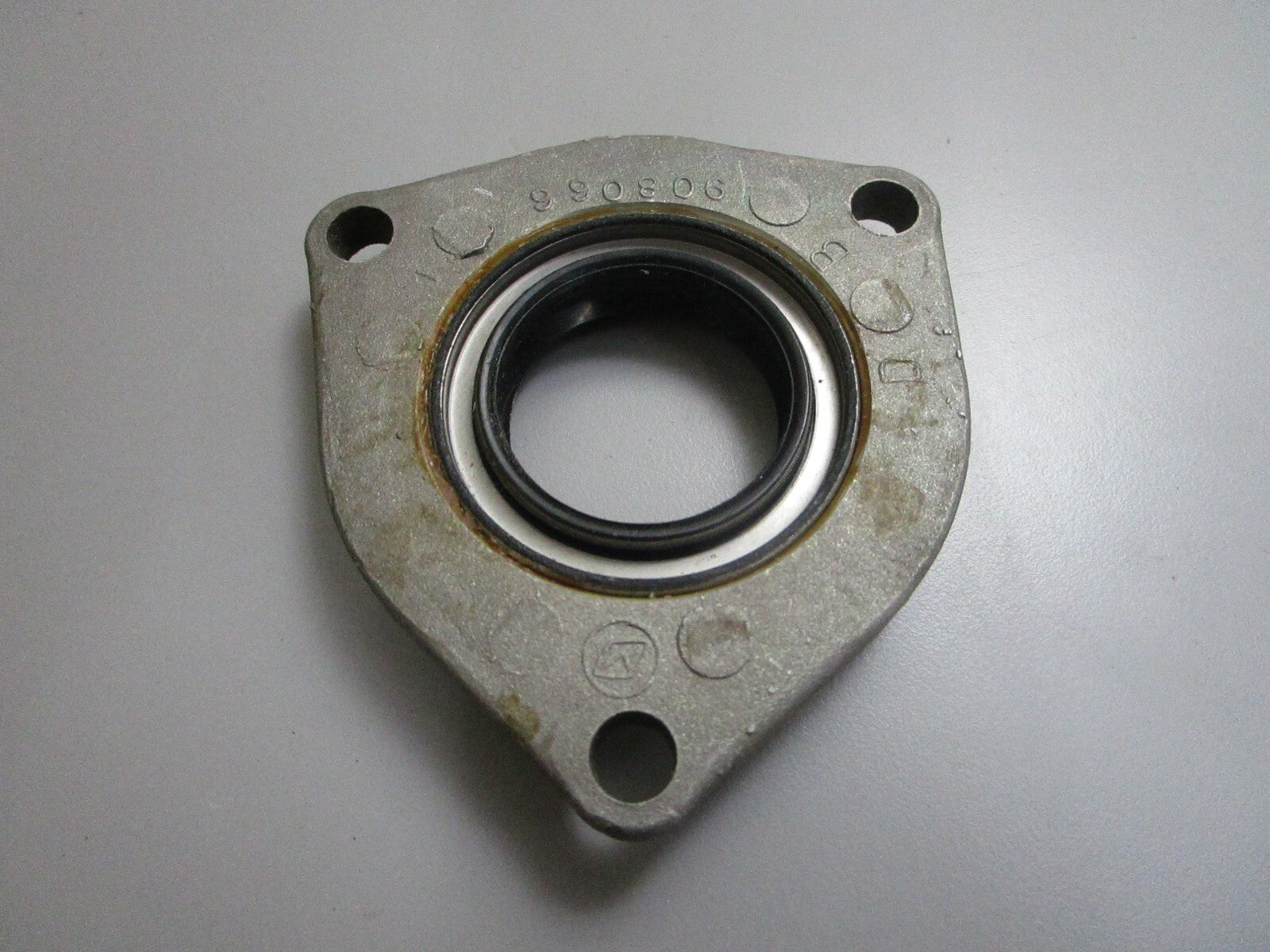 *NEW OEM* 0810 OMC Johnson Evinrude Retainer & Seal 980478 990806