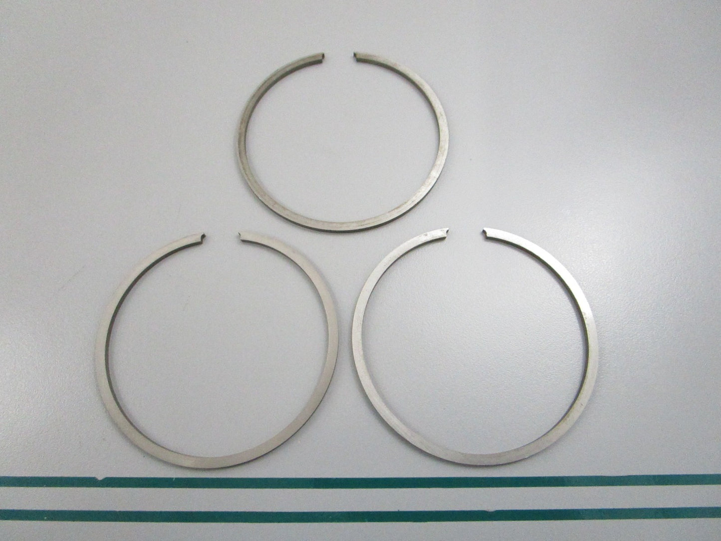 NEW OEM 378424 0378424 OMC Johnson Evinrude 2 Piston Ring Set 0810