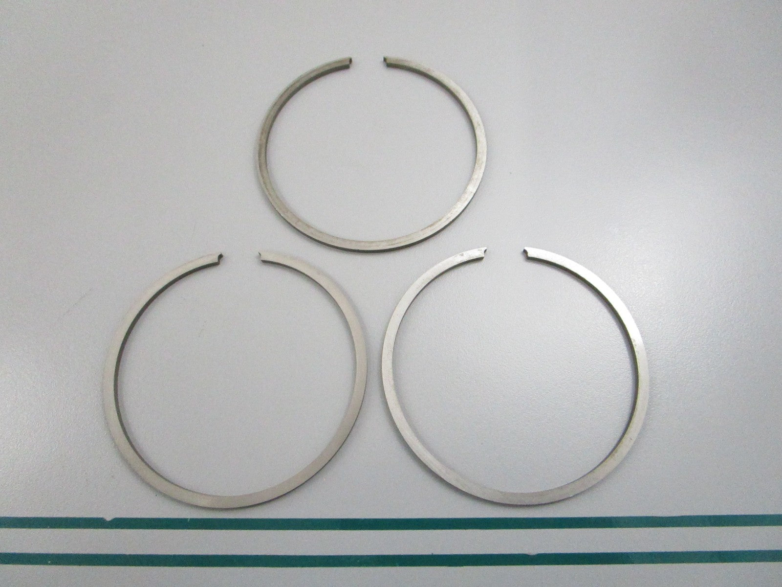 NEW OEM 378424 0378424 OMC Johnson Evinrude 2 Piston Ring Set 0810
