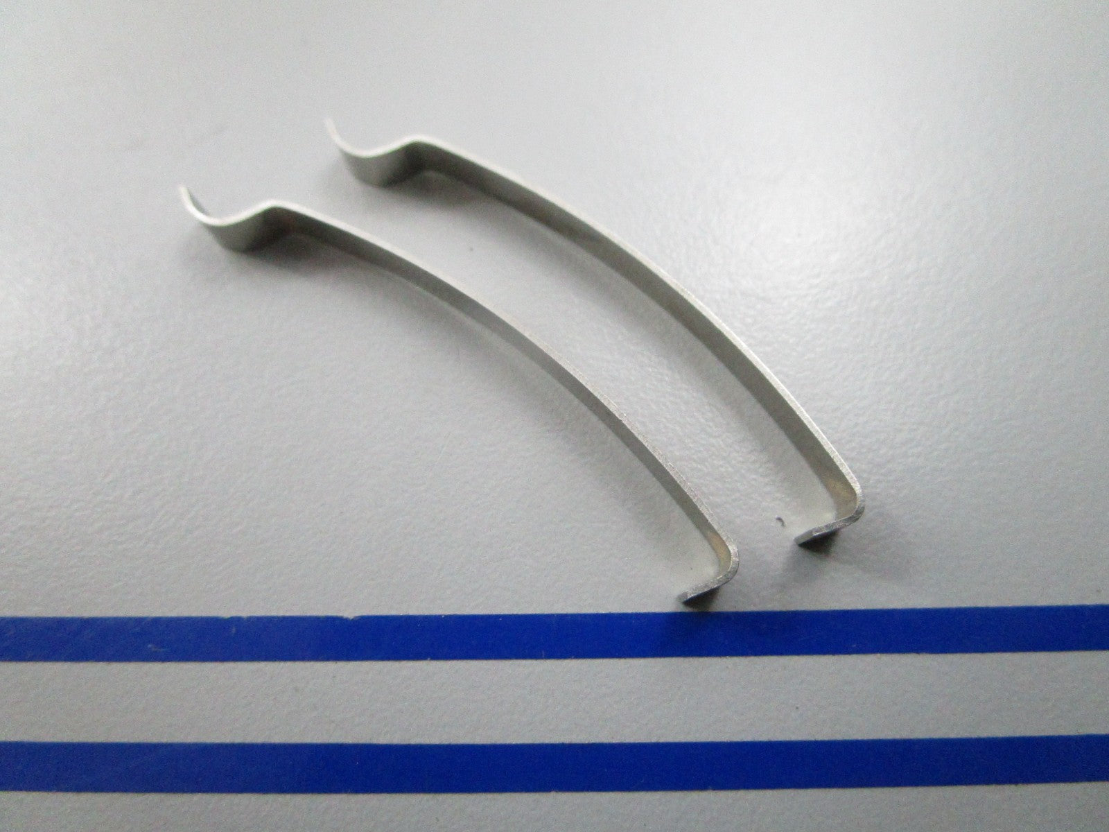 NEW OEM (LOT OF 2) 312482 0312482 OMC Johnson Evinrude Spring Clip 0810