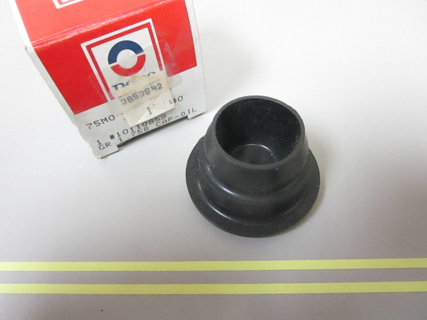 *NEW OEM* 0720 OMC Johnson Evinrude (White) Oil Cap 3853842