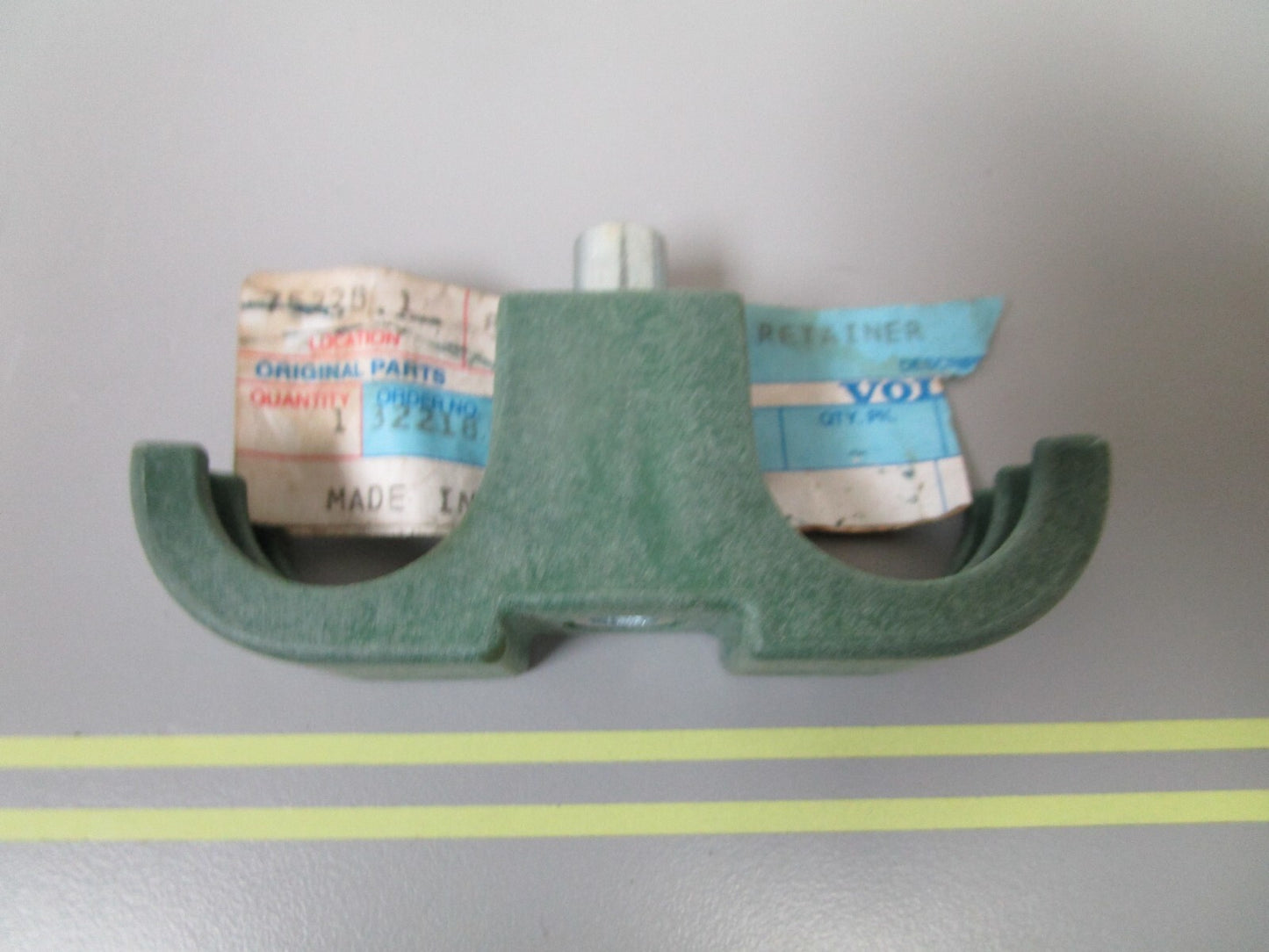 *NEW OEM* 0720 Volvo Penta Retainer 860133