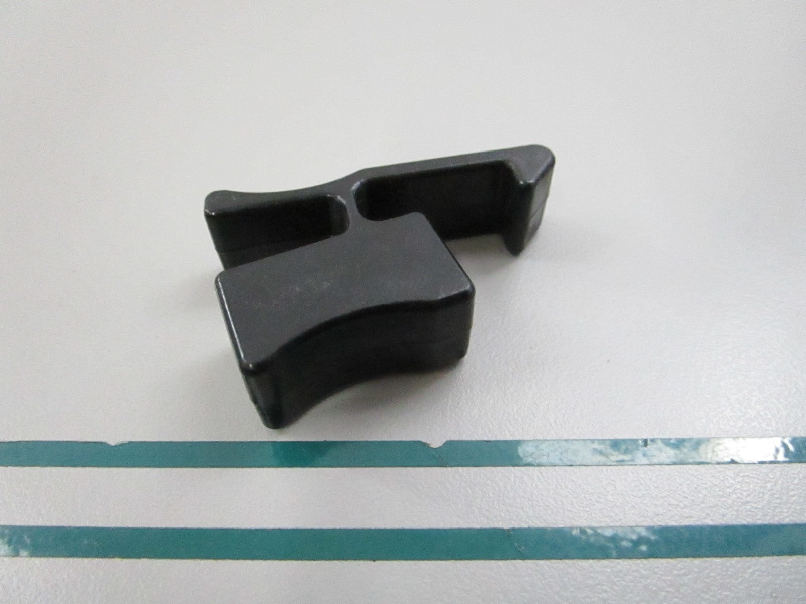 NEW OEM 324599 0324599 OMC Johnson Evinrude Tilt End Pin 0810