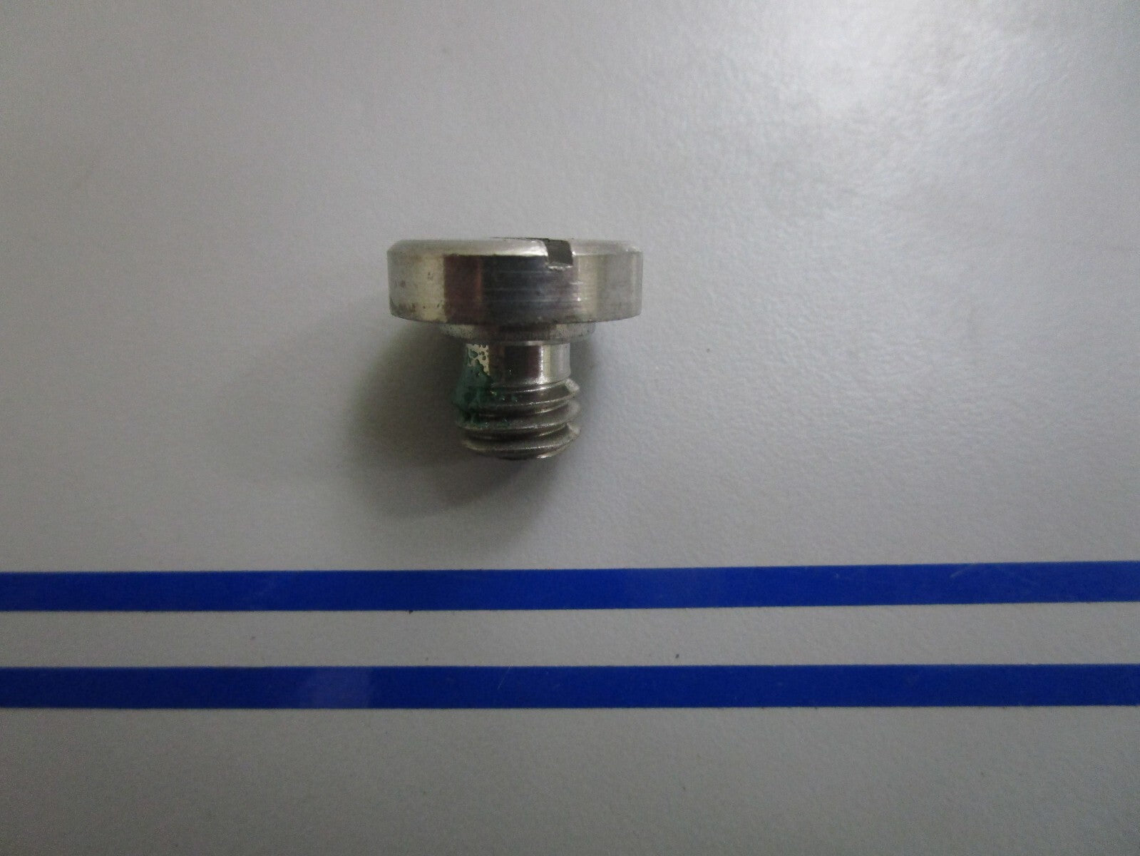 *NEW OEM* 0770 OMC Johnson Evinrude Water Passage Plug 912349 0912349