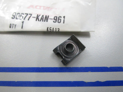 NEW OEM 90677-KAN-961 Honda Nut Clip 0810