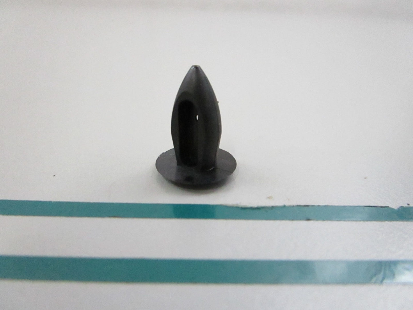 NEW OEM 3860524 Volvo Penta Retainer 0810