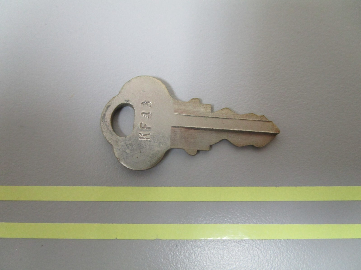 *NEW OEM* 0810 OMC Johnson Evinrude Key KF43 501558 0501558