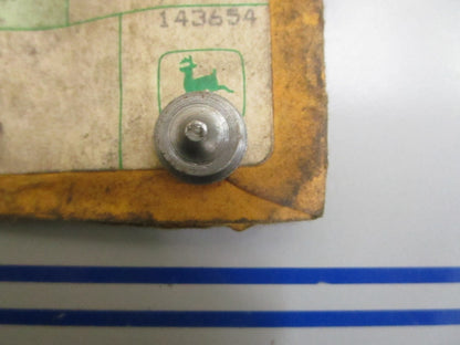 *NEW OEM* 0820 John Deere Aperture R40562