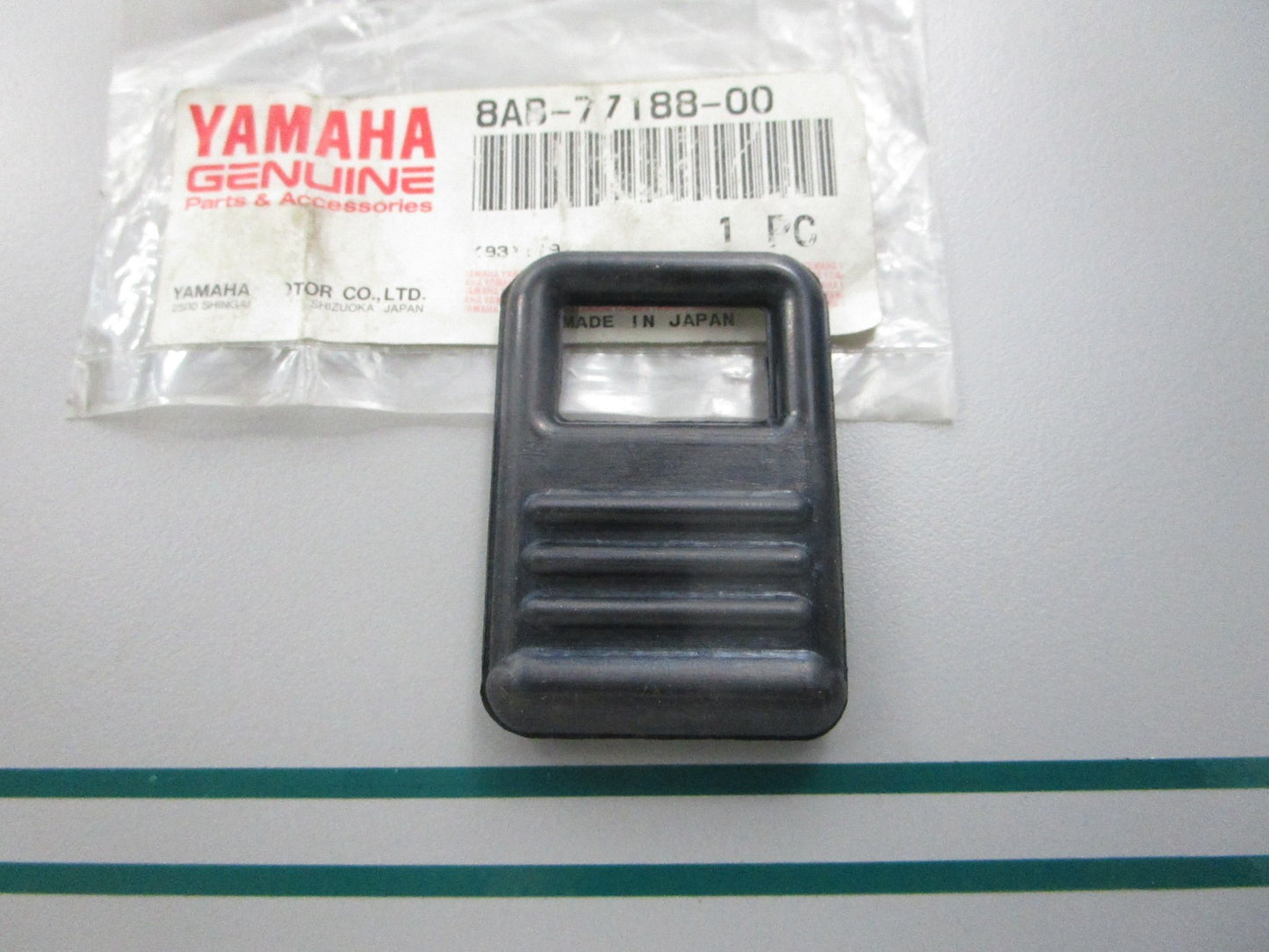 NEW OEM 8AB-77188-00-00 Yamaha Shroud Stopper 0810