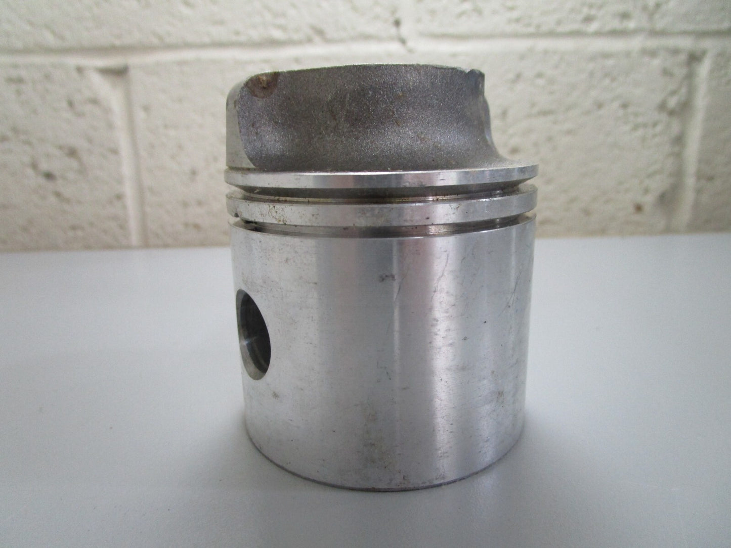 *NEW OEM* 0820 OMC Johnson Evinrude Piston 385339 0385339 317562