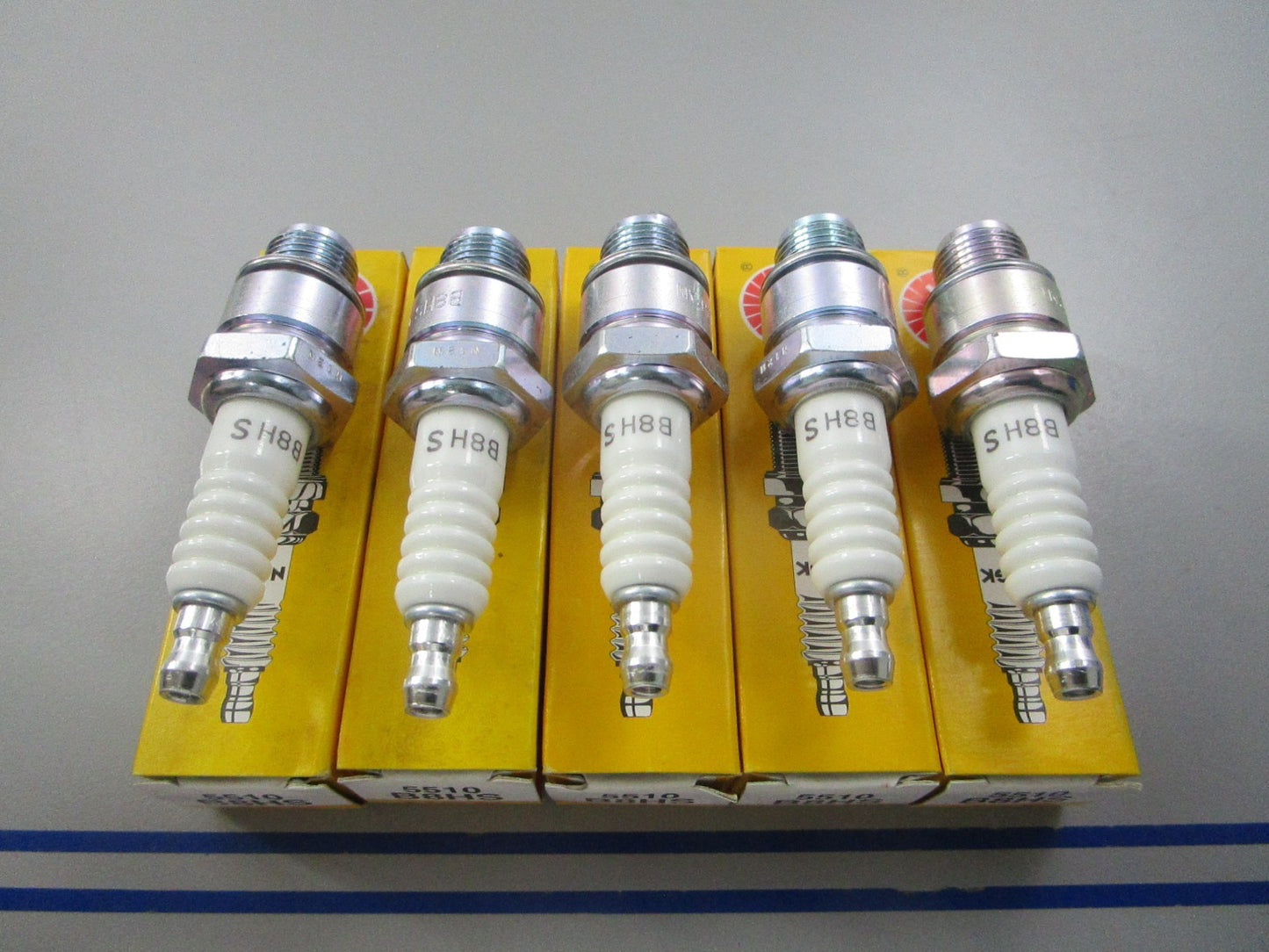 NEW (LOT OF 5) B8HS NGK Spark Plug 0810