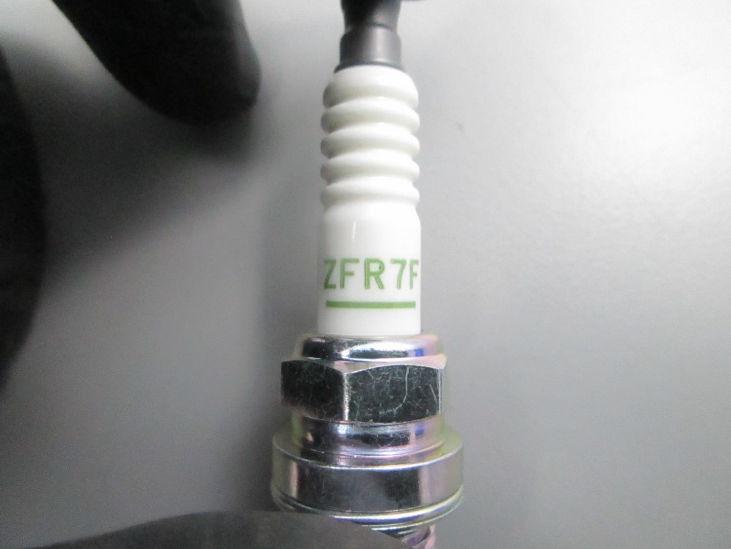 NEW (LOT OF 6) ZFR7F NGK Spark Plug 0810