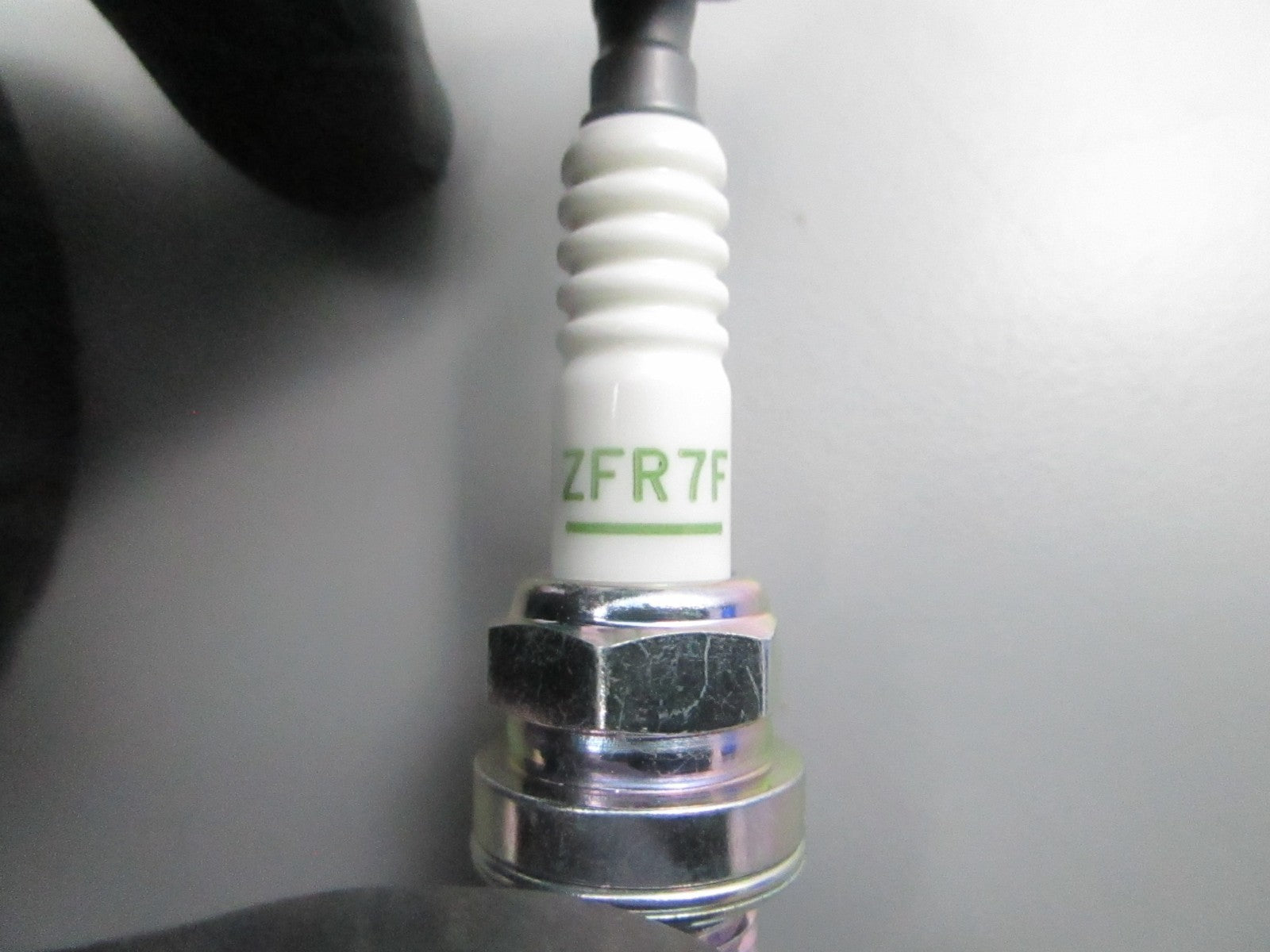NEW (LOT OF 6) ZFR7F NGK Spark Plug 0810