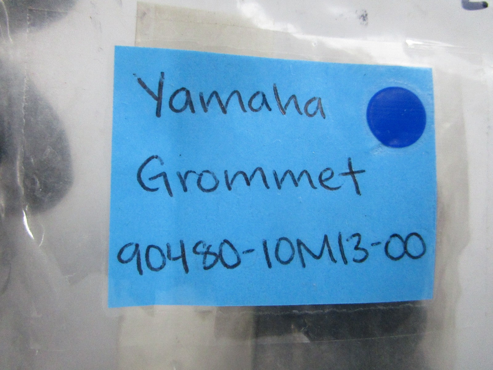 NEW OEM (LOT OF 5) 90480-10M13-00 Yamaha Grommet 0810