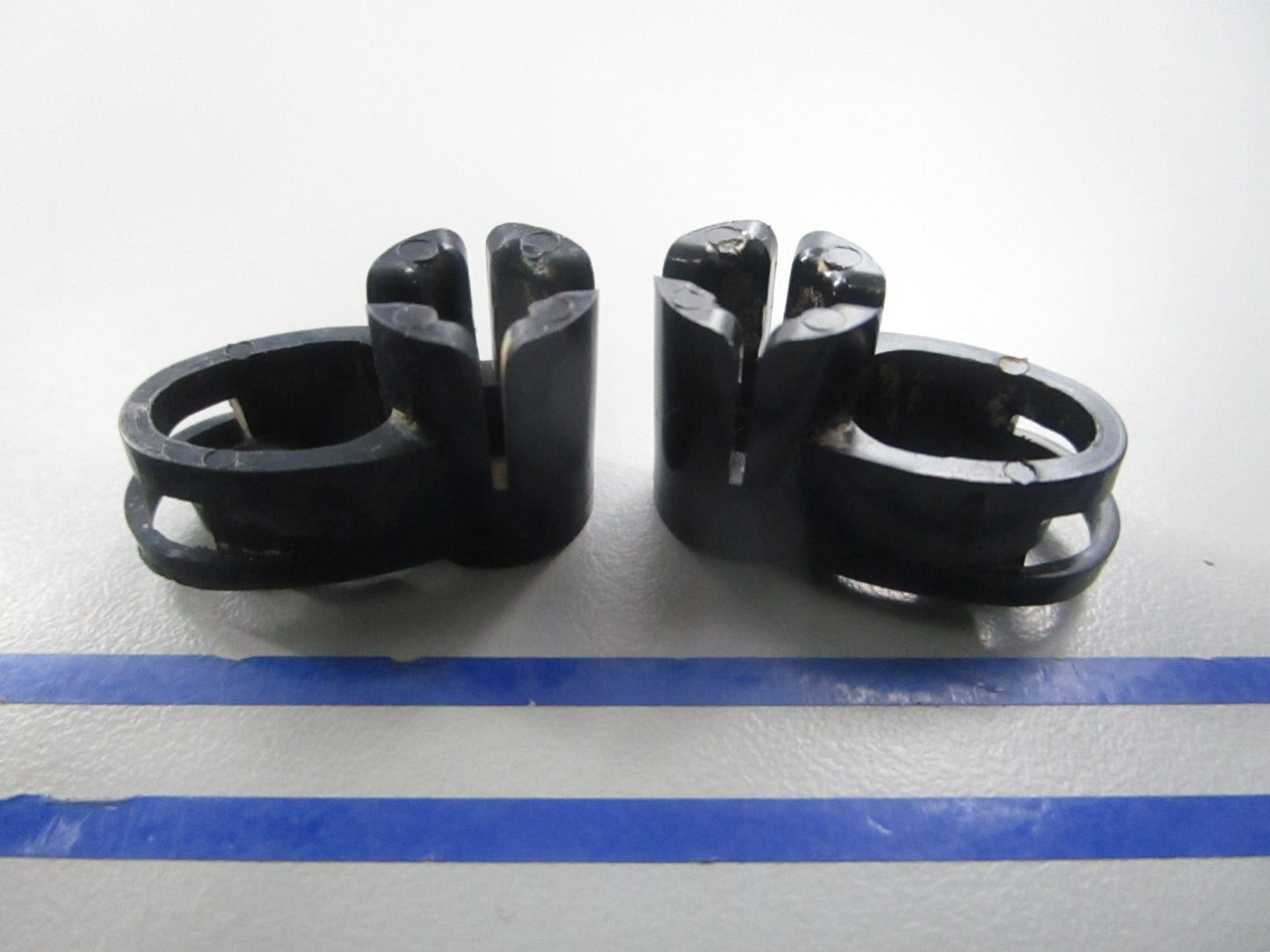 NEW OEM (LOT OF 2) 313792 0313792 OMC Johnson Evinrude Arm 0810