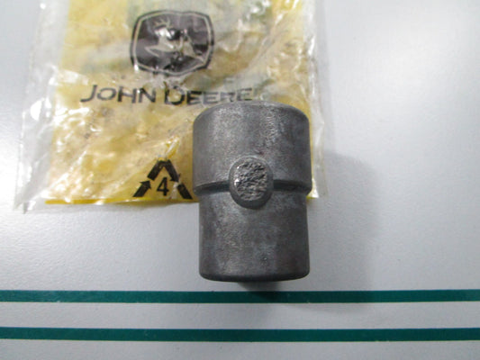 NEW OEM MT7067 John Deere Splined Coupling 0810