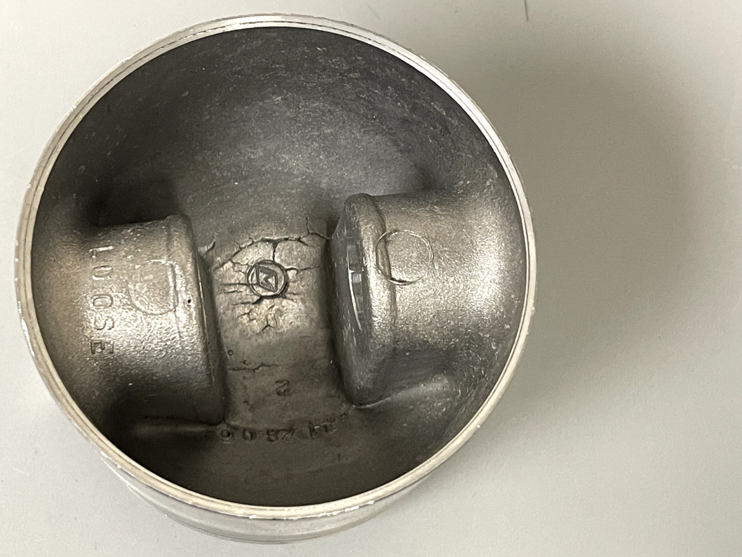 *NEW OEM* 0670 OMC Johnson Evinrude Piston 385569 0385569