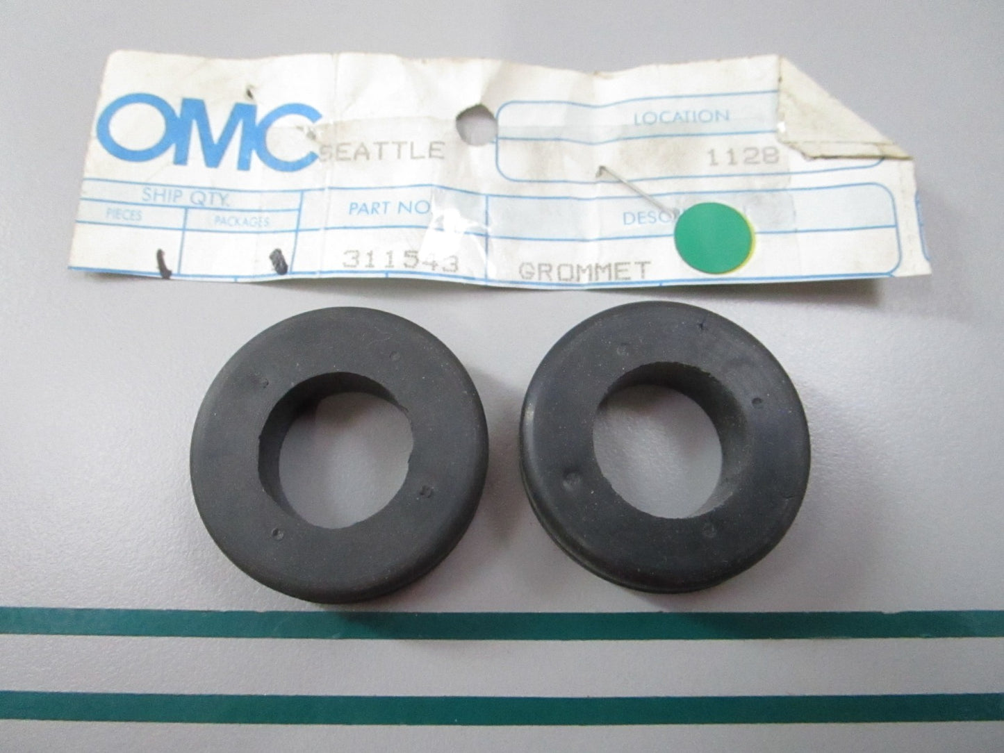 NEW OEM (LOT OF 2) 311543 0311543 OMC Johnson Evinrude Grommet 0810