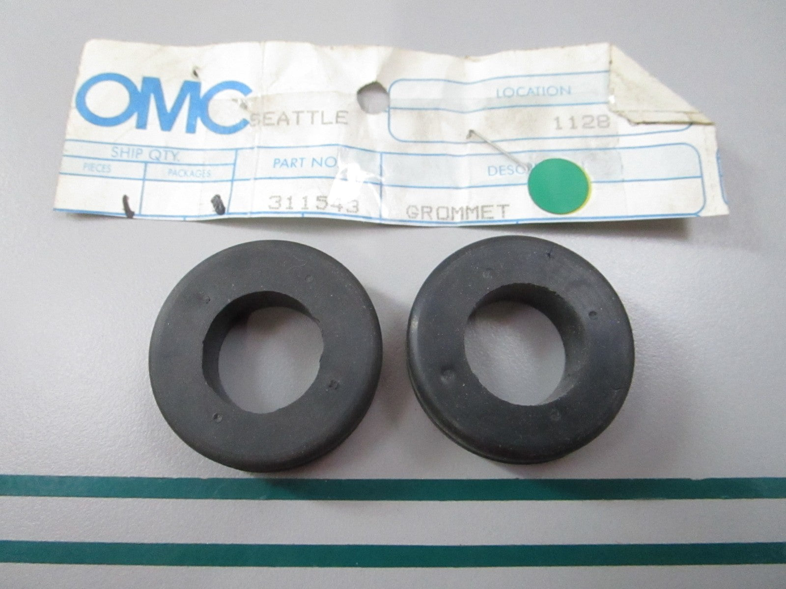 NEW OEM (LOT OF 2) 311543 0311543 OMC Johnson Evinrude Grommet 0810
