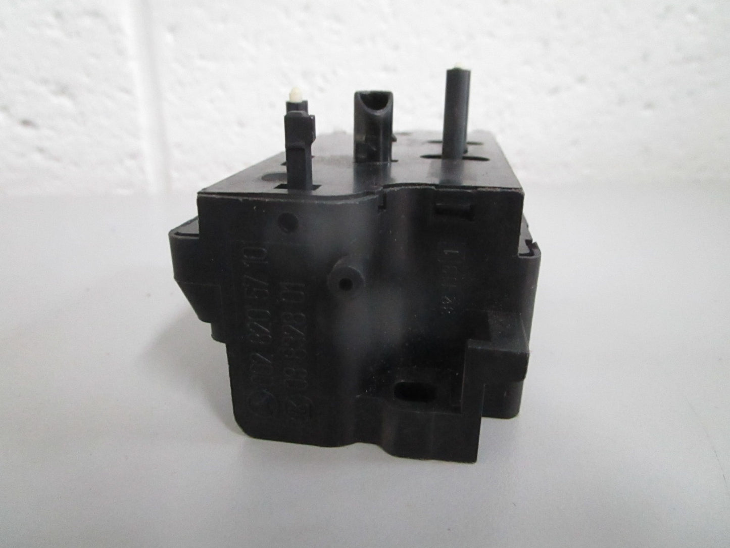 NEW OEM 0028205710 Mercedes-Benz Left Seat Adjustment Switch 0820