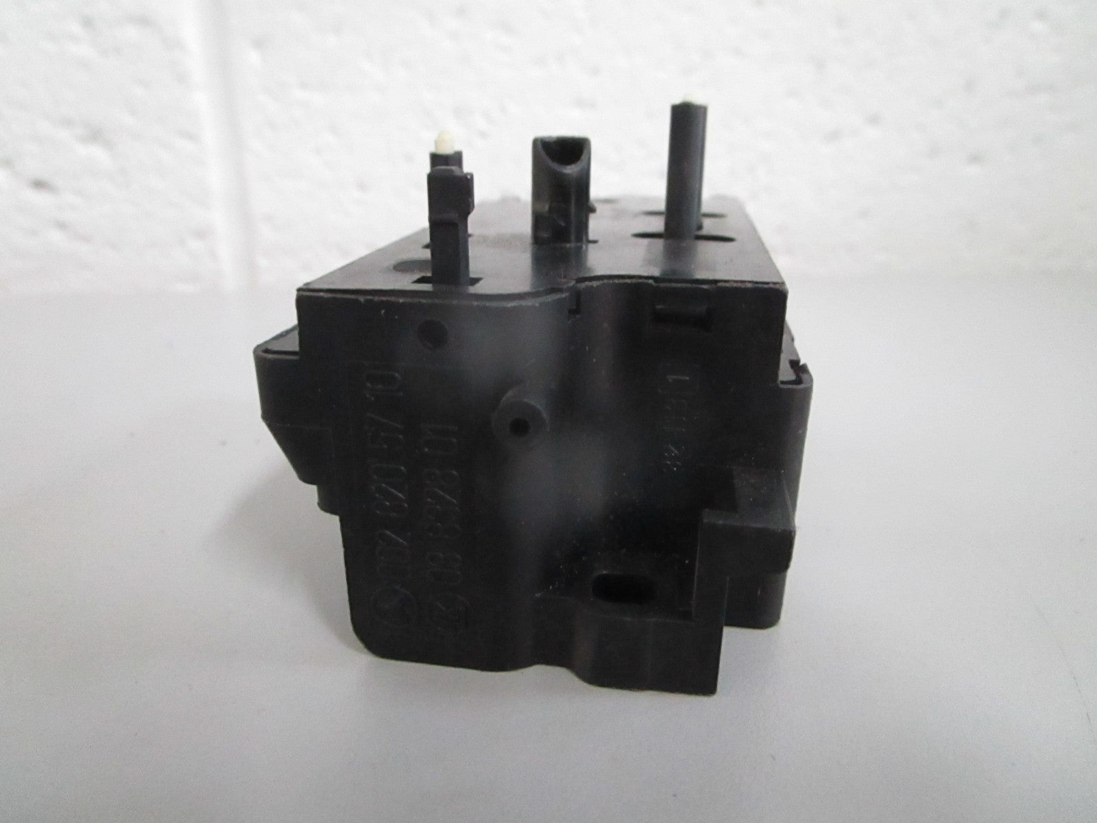 NEW OEM 0028205710 Mercedes-Benz Left Seat Adjustment Switch 0820