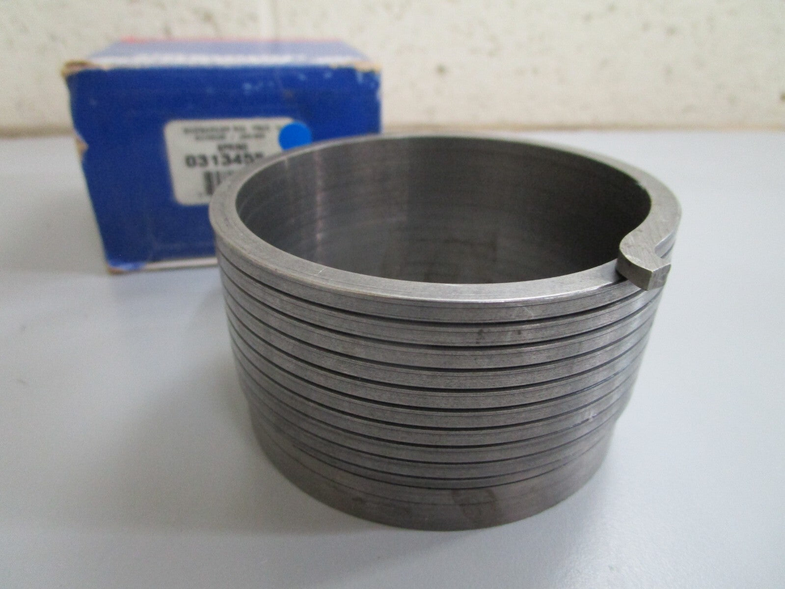 *NEW OEM* 0820 OMC Johnson Evinrude Spring 313455 0313455